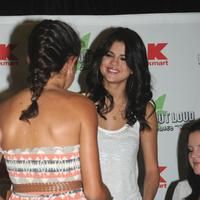 Selena Gomez makes an in-store appearance pictures | Picture 62192